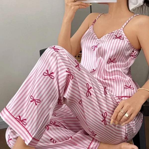 سيت ساتان قطعتين للنوم مقلم ببيونات