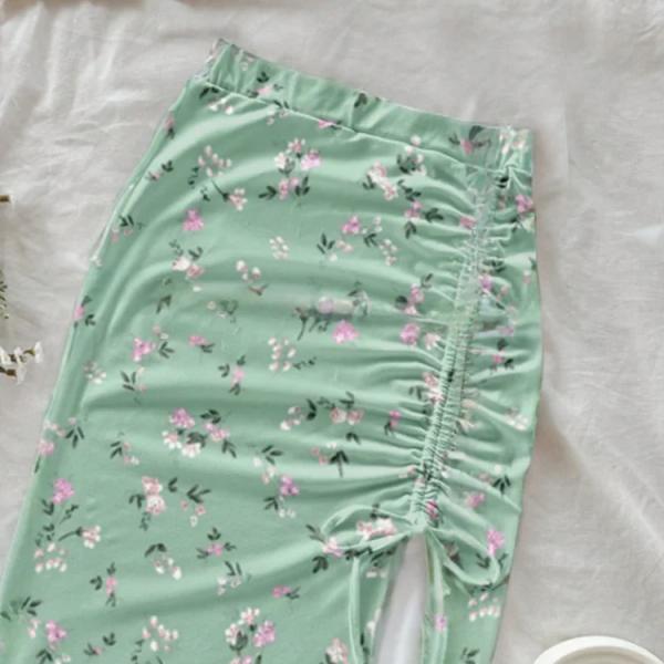 طقم ملابس للنساء موديل 2 قطع، تيشيرت كاجوال للعطلات، وتنورة فسكوز طويلة مفتوحة الجانب بطبعات زهرية