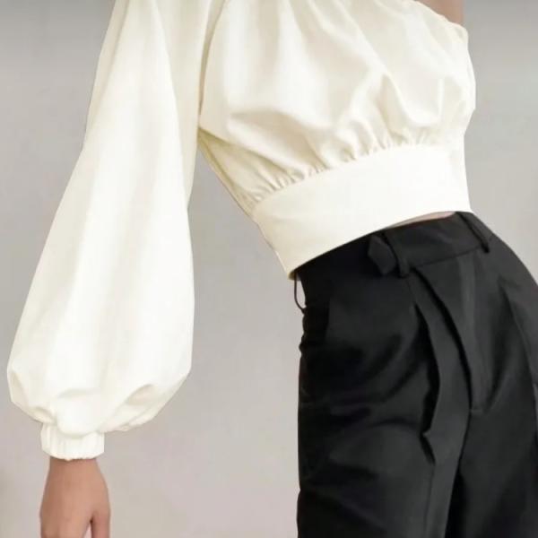 بلوزة نسائية